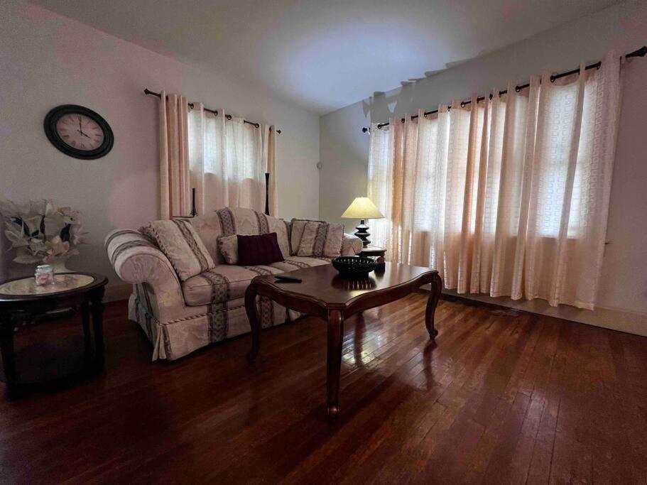 Comfortable 2-Bdrm Spacious Home With Wifi & Patio Ινδιανάπολη Εξωτερικό φωτογραφία