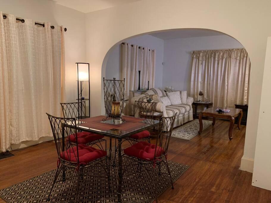Comfortable 2-Bdrm Spacious Home With Wifi & Patio Ινδιανάπολη Εξωτερικό φωτογραφία