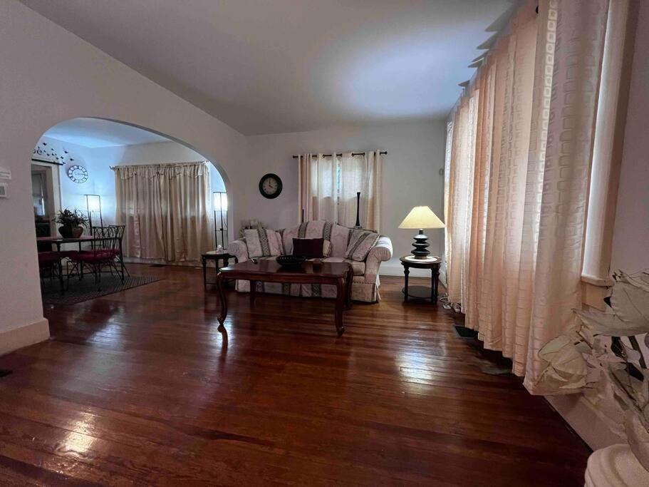 Comfortable 2-Bdrm Spacious Home With Wifi & Patio Ινδιανάπολη Εξωτερικό φωτογραφία