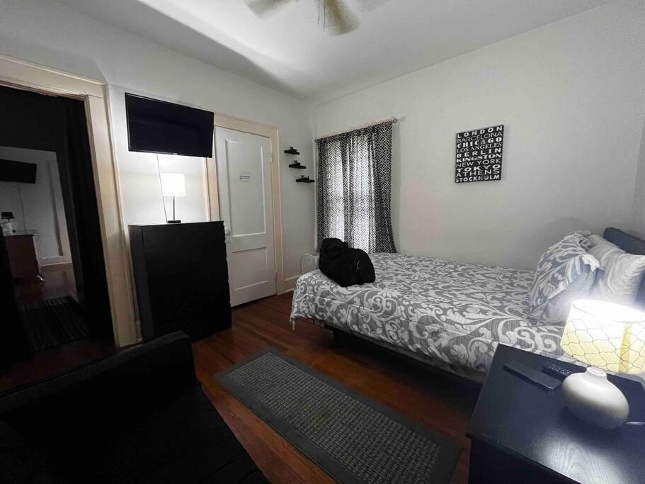 Comfortable 2-Bdrm Spacious Home With Wifi & Patio Ινδιανάπολη Εξωτερικό φωτογραφία